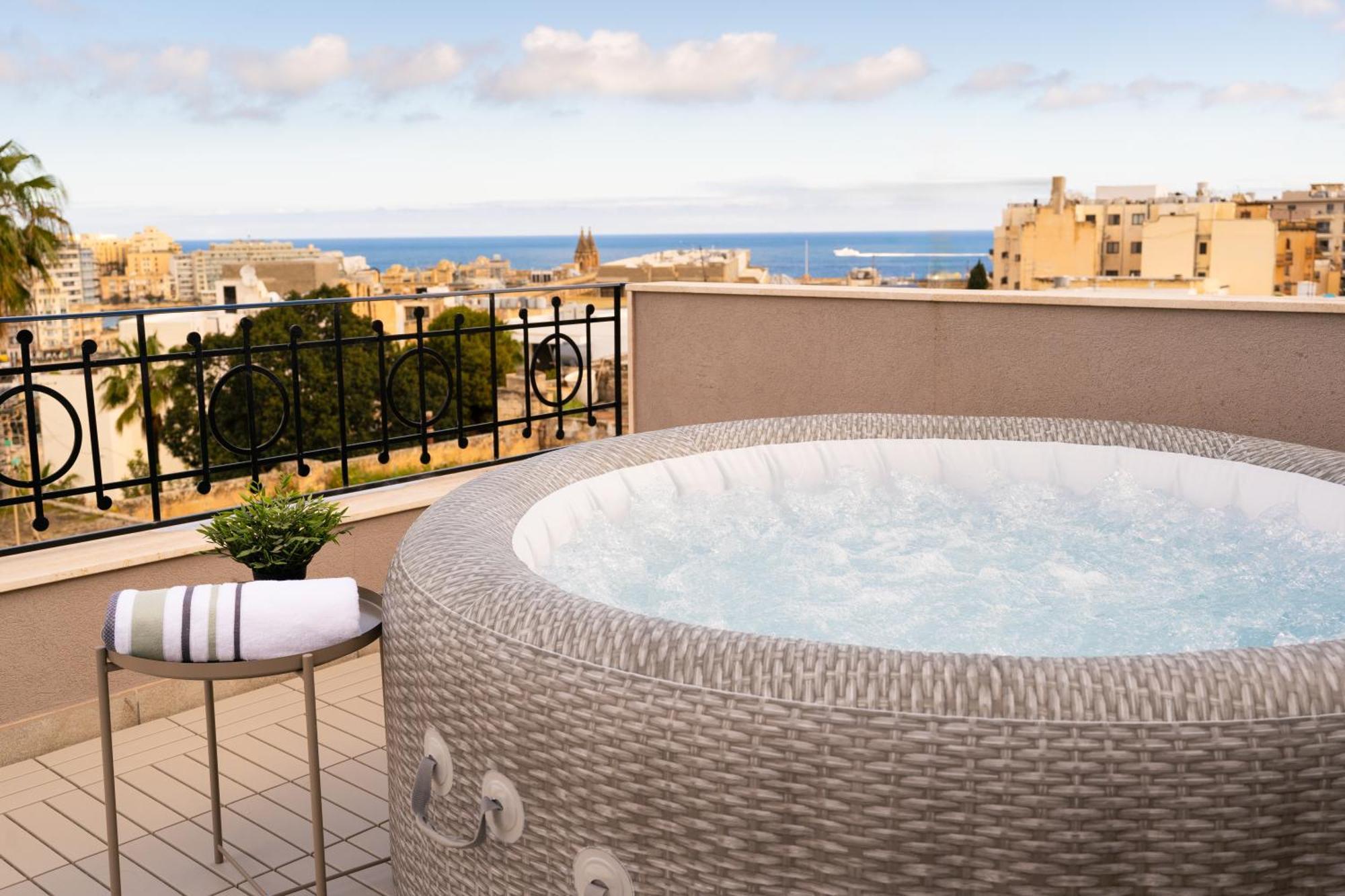 La88 Bayview Penthouse With Jacuzzi Lejlighed Sliema Eksteriør billede